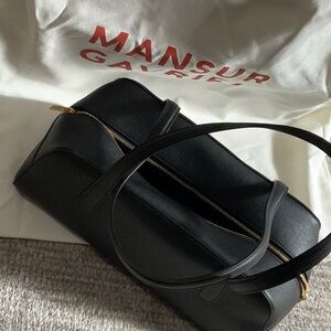BLACK Mansur Gavriel HELIOS Shoulder Bag MANSUR GAVRIEL HELIOS Top Handle Bag